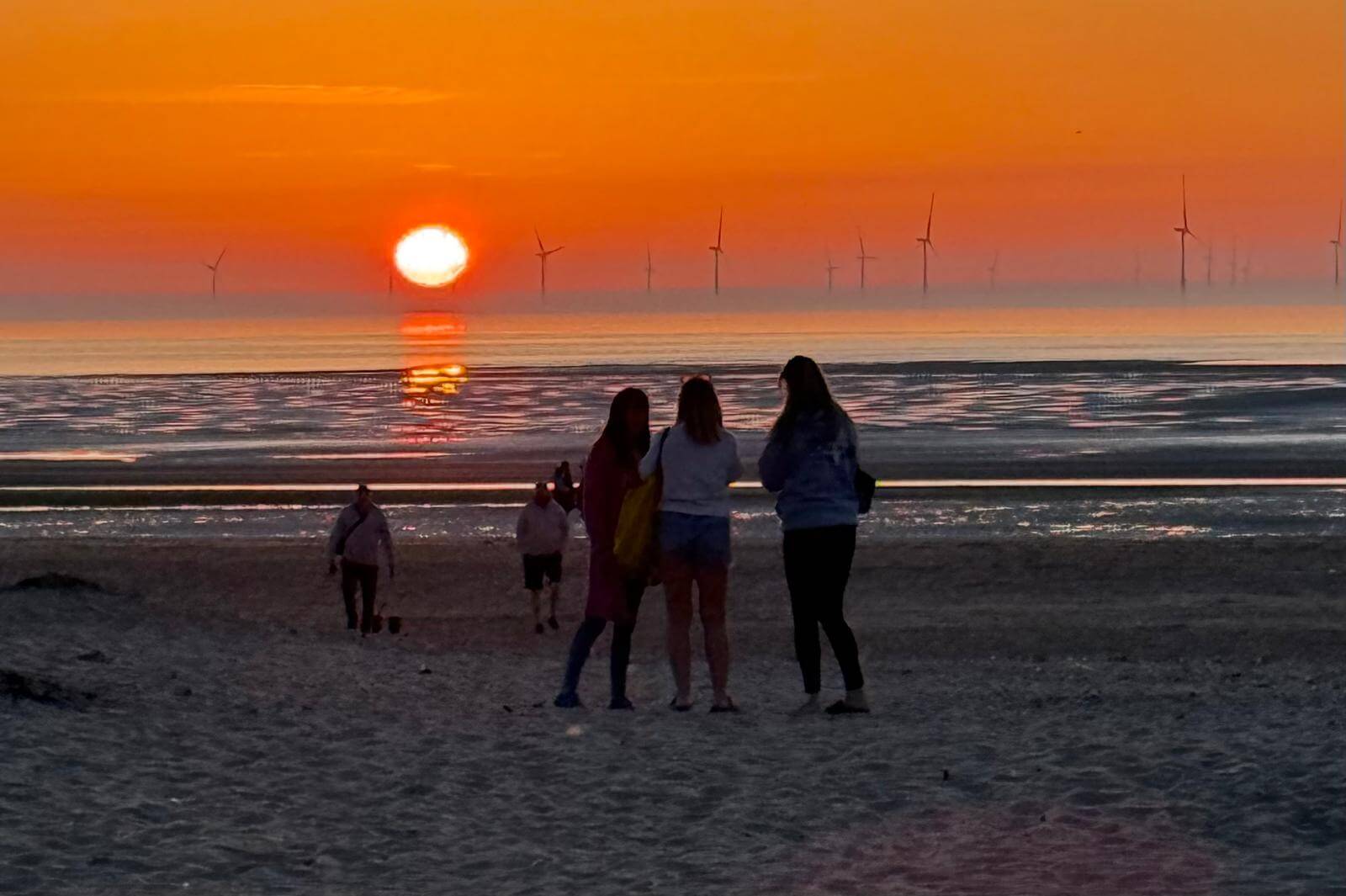 6 Best Beaches to Watch the Sunset in Merseyside
